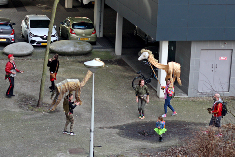 Small Parade at Molenwijk A small parade with 2 camel body puppets and 3 musicians